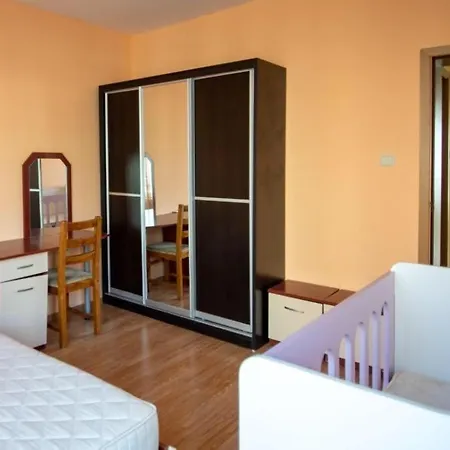Spacious Family Friendly - 5 Min From The Beach! Apartment