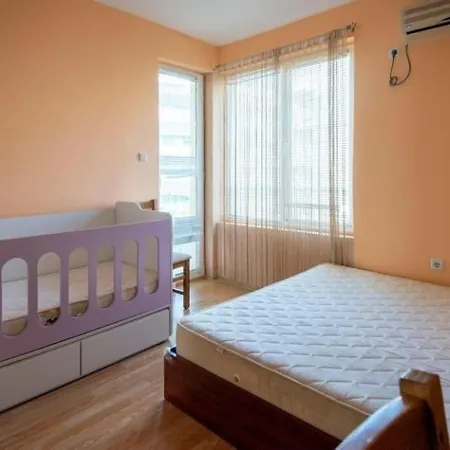 Spacious Family Friendly - 5 Min From The Beach! *